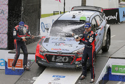 Победители - Хейден Пэддон и Джон Кеннард, Hyundai Motorsport