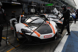 #58 Garage 59, McLaren 650 S GT3: Rob Bell, Côme Ledogar, Shane Van Gisbergen