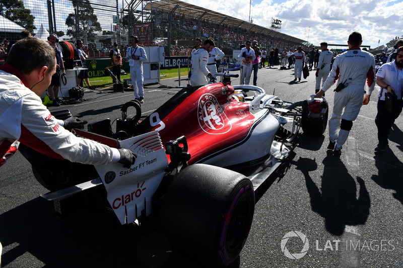 Marcus Ericsson, Sauber C37 on the grid