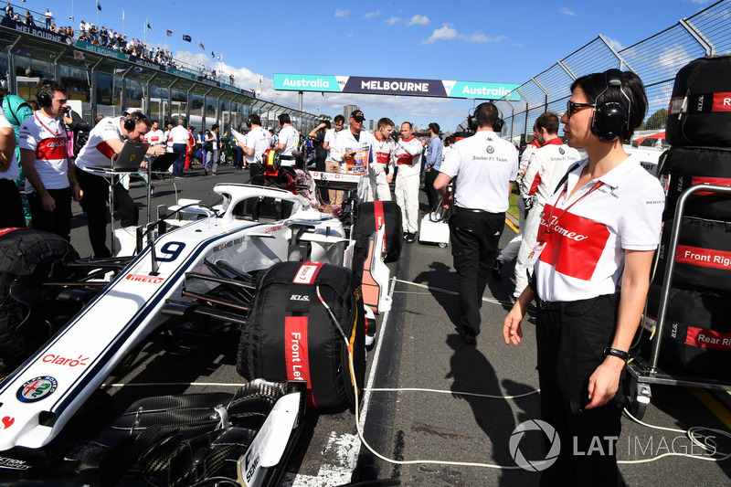 Marcus Ericsson, Sauber C37 on the grid