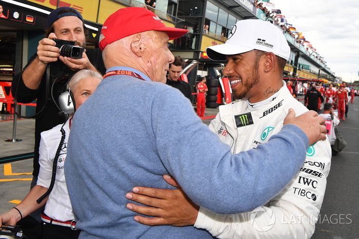 El hombre de la pole, Lewis Hamilton, Mercedes-AMG F1 con Niki Lauda, Mercedes AMG F1