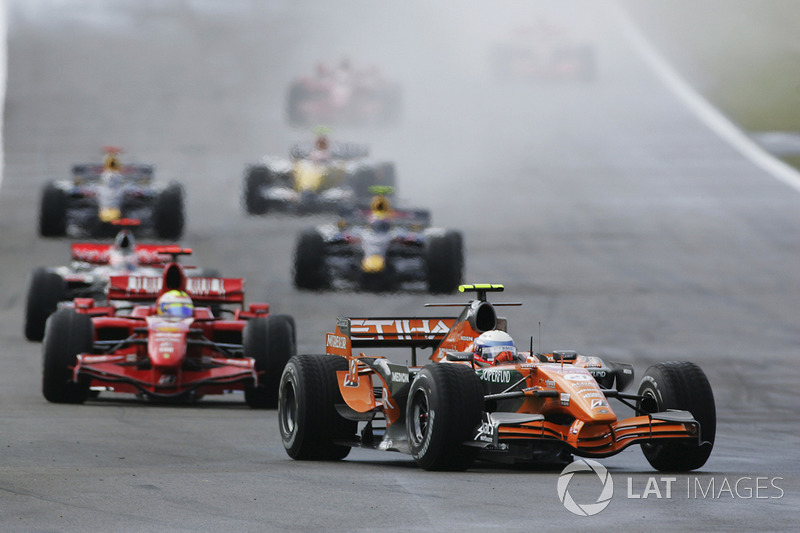 Markus Winkelhock, Spyker F8-VII; Felipe Massa, Ferrari F2007