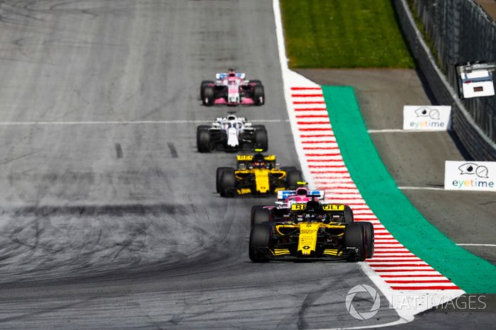 Nico Hulkenberg, Renault Sport F1 Team R.S. 18, Esteban Ocon, Force India VJM11, Carlos Sainz Jr., Renault Sport F1 Team R.S. 18, Lance Stroll, Williams FW41