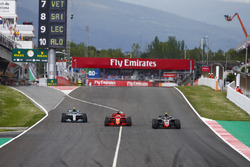 Kevin Magnussen, Haas F1 Team VF-18, Sebastian Vettel, Ferrari SF71H y Valtteri Bottas, Mercedes AMG F1 W09