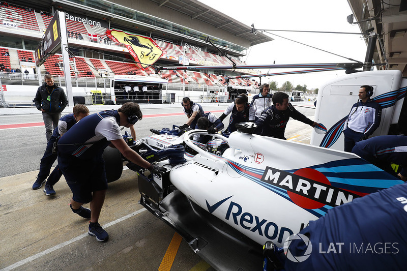 Lance Stroll, Williams Racing, au stand