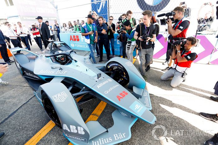 Nico Rosberg, campeón mundial de Fórmula 1, inversionista de Fórmula E, conduce el coche de la Fórmula E