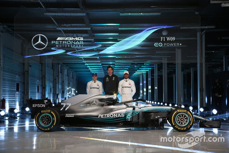 Valtteri Bottas, Mercedes AMG F1, Lewis Hamilton, Mercedes AMG F1, Toto Wolff, Executive Director Me