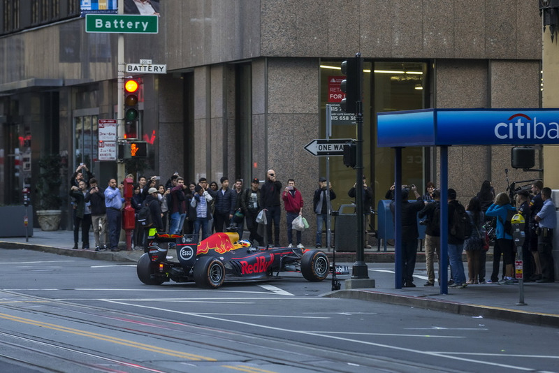 Daniel Ricciardo, Red Bull Racing RB7, in San Francisco