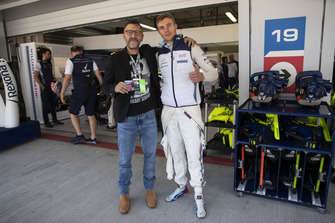 Ska-Punk grubundan Leningrad, Shnurov Sergey, Williams F1 garajında ve Sergey Sirotkin, Williams Racing
