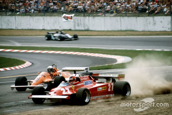 Gilles Villeneuve, Ferrari, sort de la piste devant Riccardo Patrese, Arrows