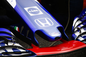 Toro Rosso burnunda Honda logo