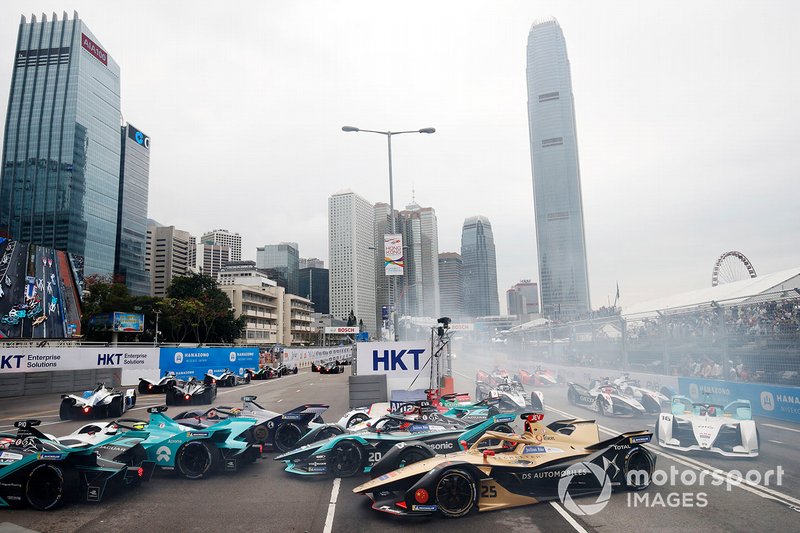 Jean-Eric Vergne, DS TECHEETAH, DS E-Tense FE19 lotta con Mitch Evans, Panasonic Jaguar Racing, Jaguar I-Type 3, Daniel Abt, Audi Sport ABT Schaeffler, Audi e-tron FE05 al tornante