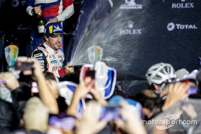 Podio: #8 Toyota Gazoo Racing Toyota TS050: Fernando Alonso