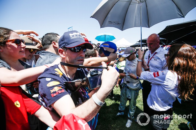 Felipe Massa, Venturi Formula E signs autographs