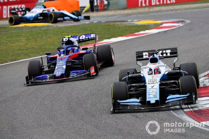 George Russell, Williams Racing FW42, y Alexander Albon, Toro Rosso STR14