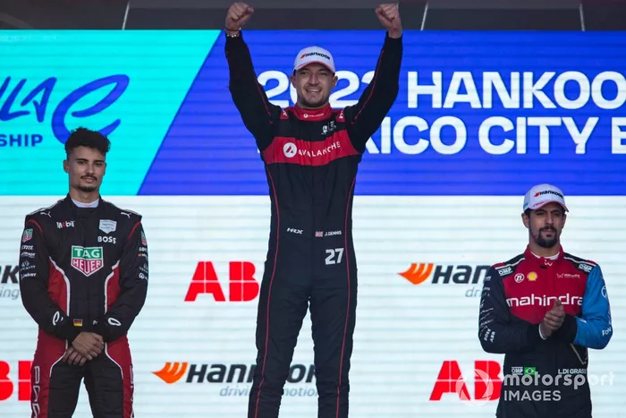 Podio: Pascal Wehrlein, Porsche, 2ª posición, Jake Dennis, Andretti Autosport, 1ª posición, Lucas di Grassi, Mahindra Racing, 3ª posición