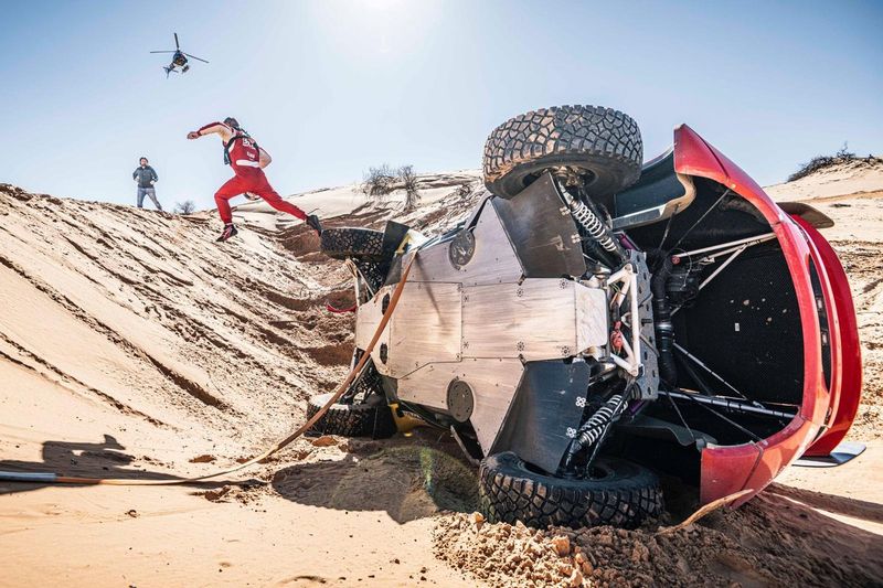 #201 Bahrain Raid Xtreme Prodrive: Sebastien Loeb, Fabian Lurquin, accidente
