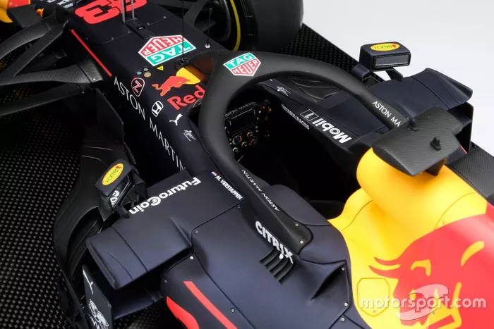 Aston Martin Red Bull Racing RB15 van Amalgam, schaal 1:8