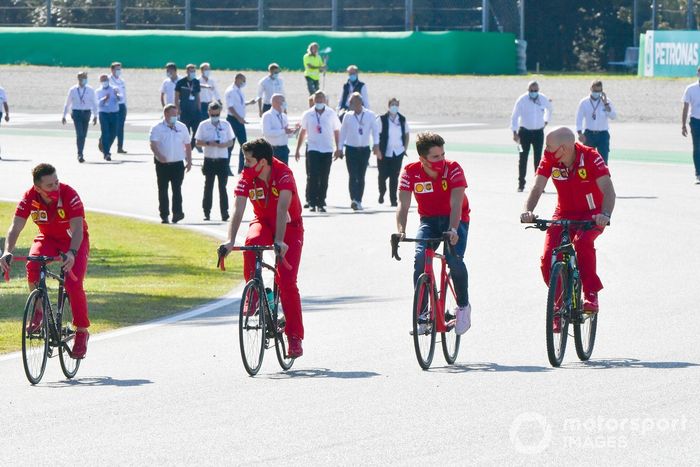 Charles Leclerc, Ferrari, recorre la pista