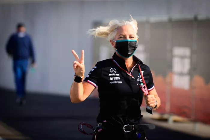 Angela Cullen, Mercedes