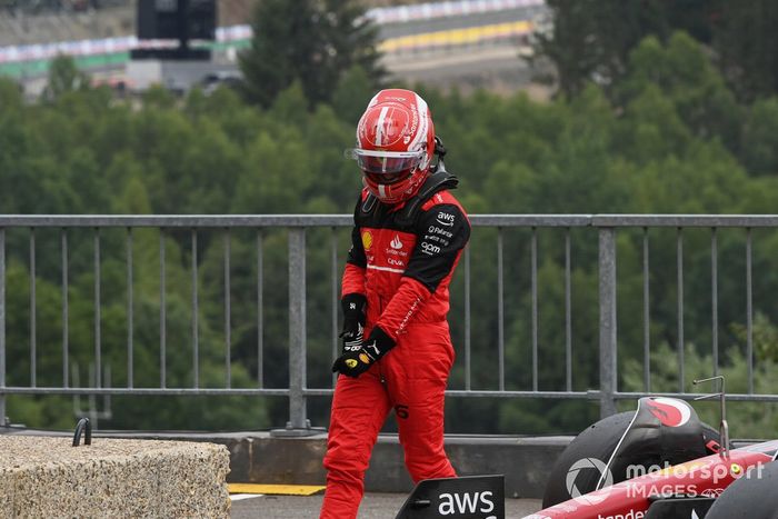 Carlos Sainz, Ferrari, en el Parc Ferme tras la clasificación