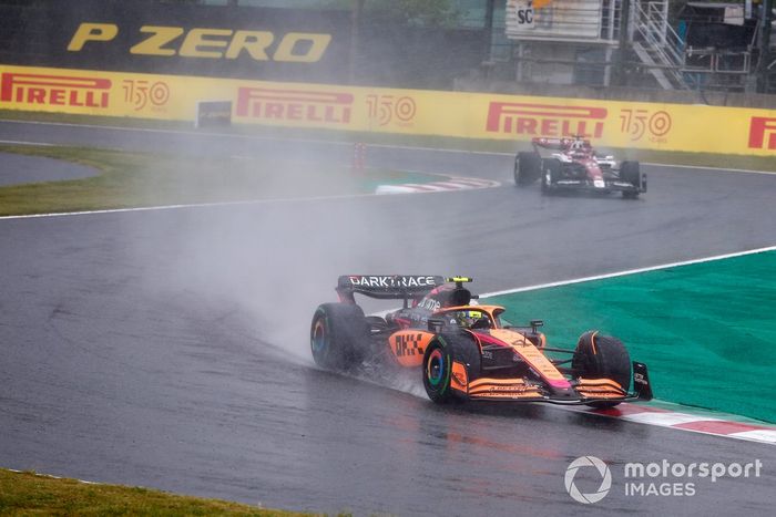 Lando Norris, McLaren MCL36, Valtteri Bottas, Alfa Romeo C42