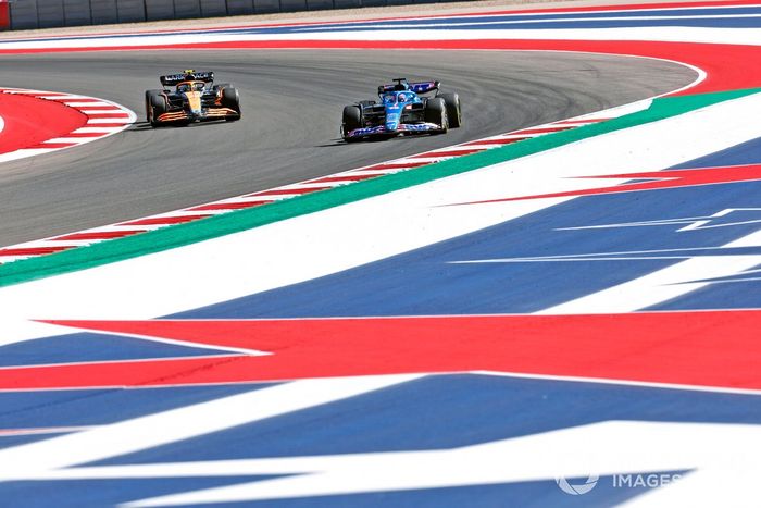 Fernando Alonso, Alpine A522, Lando Norris, McLaren MCL36