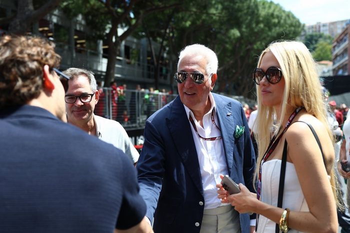 Lawrence Stroll, propietario del equipo Aston Martin F1 en la parrilla de salida 