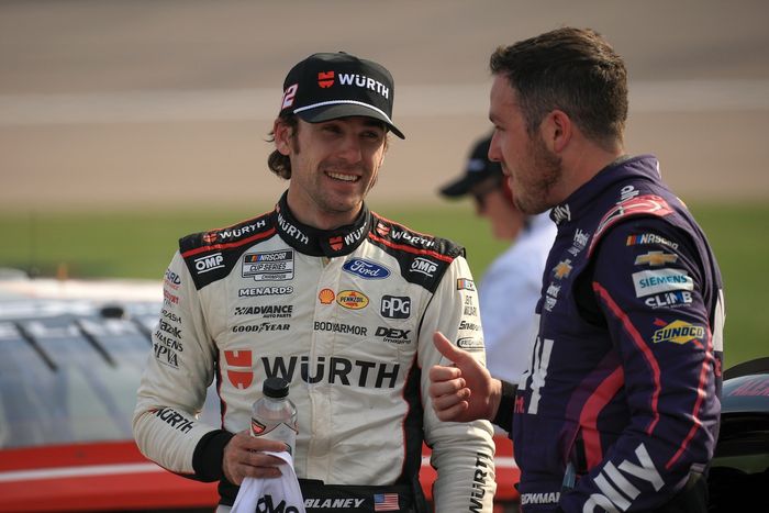 Ryan Blaney, Team Penske Ford, Alex Bowman, Hendrick Motorsports Chevrolet