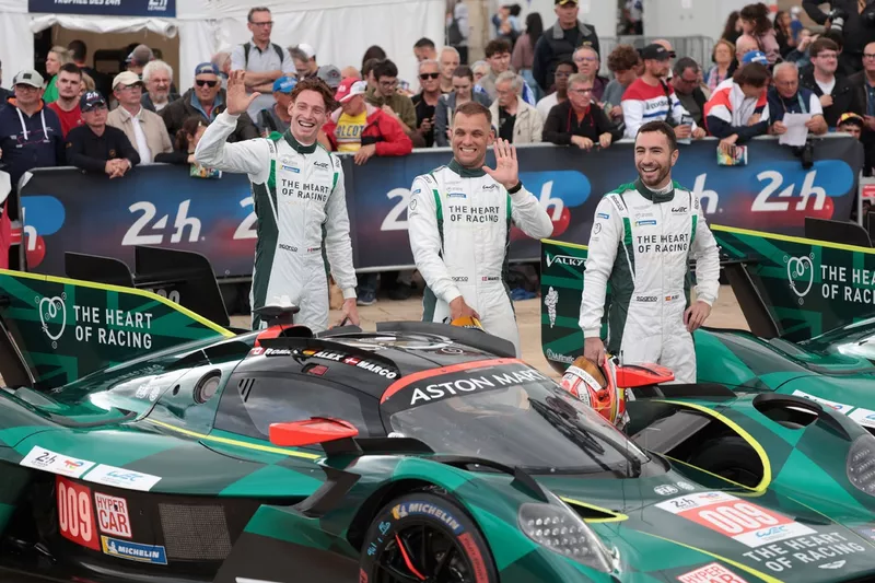 #009 Aston Martin Thor Team Aston Martin Valkyrie : Alex Riberas, Marco Sorensen, Roman De Angelis