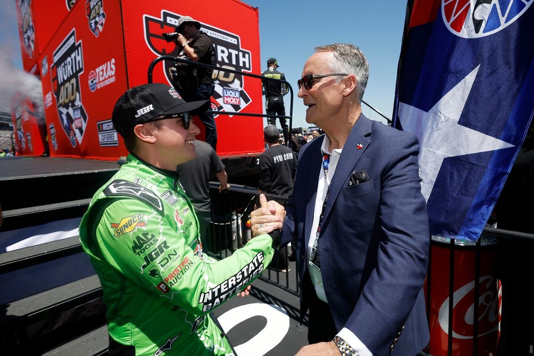 Christopher Bell, Joe Gibbs Racing Toyota, Mark Faber, wiceprezes wykonawczy i dyrektor generalny, Texas Motor Speedway