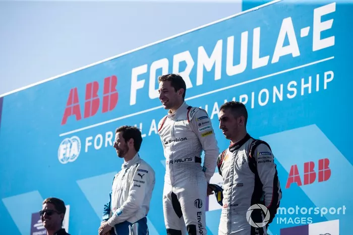 Ganador de la carrera, Robin Frijns, Envision Virgin Racing celebra con Alexander Sims, BMW I Andretti Motorsports, Sébastien Buemi, Nissan e.Dams.