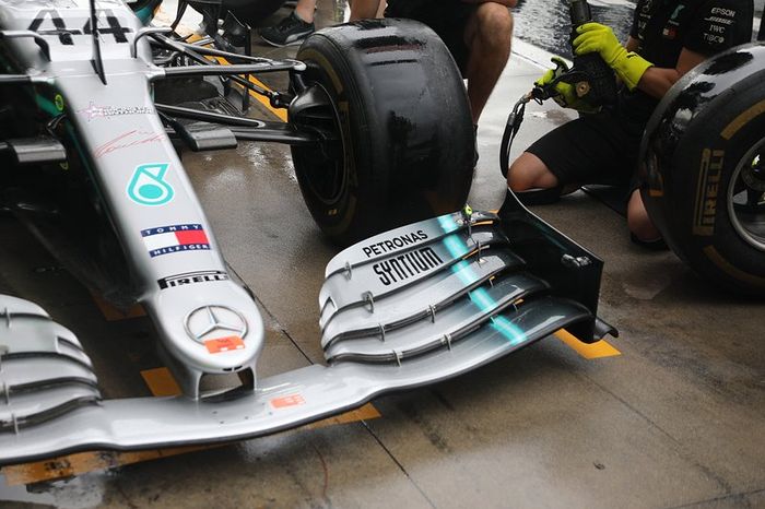 Detalle del alerón delantero del Mercedes AMG F1 W10