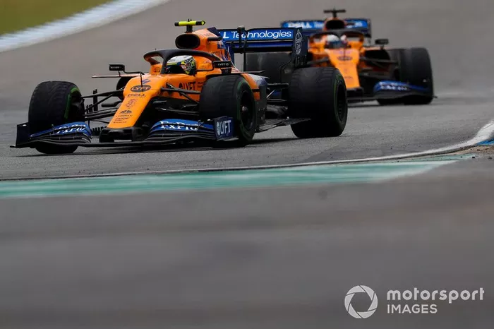 Lando Norris, McLaren MCL34, Carlos Sainz Jr., McLaren MCL34