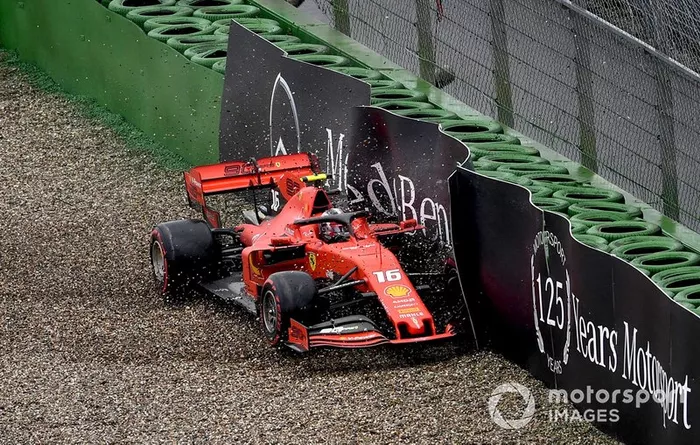 Charles Leclerc, Ferrari SF90, perde il controllo della sua monoposto