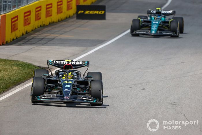 Lewis Hamilton, Mercedes F1 W14, Fernando Alonso, Aston Martin AMR23
