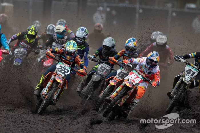 Jeffrey Herlings, Red Bull KTM Factory Racing en la salida supera a Tony Cairoli, Red Bull KTM Factory Racing