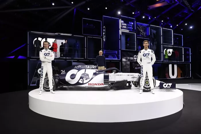 Daniil Kvyat, AlphaTauri, Franz Tost, Team Principal Scuderia AlphaTauri, Pierre Gasly, AlphaTauri, Scuderia AlphaTauri AT01