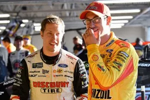  Brad Keselowski, Team Penske, Ford Mustang Discount Tire,  Joey Logano, Team Penske, Ford Mustang Shell Pennzoil
