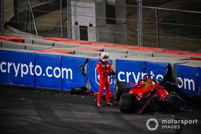 Charles Leclerc, Ferrari, choca en la FP2
