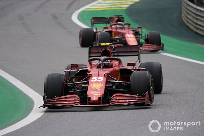 Carlos Sainz Jr., Ferrari SF21, Charles Leclerc, Ferrari SF21