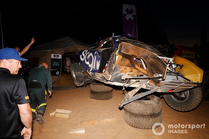 Reparaciones en el coche accidentado de Sara Price, Segi TV Chip Ganassi Racing