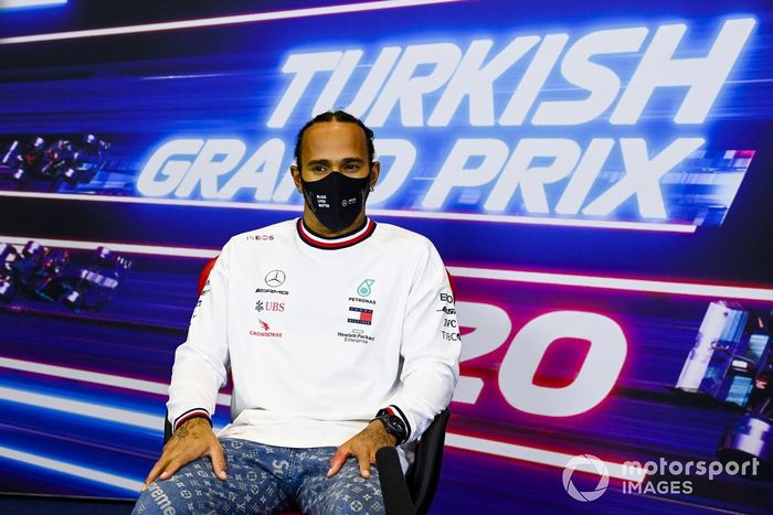 Campeón Lewis Hamilton, Mercedes-AMG F1 en la conferencia