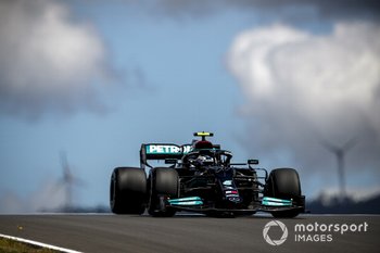 Bottas begint Formule 1-weekend in Portugal met snelste tijd