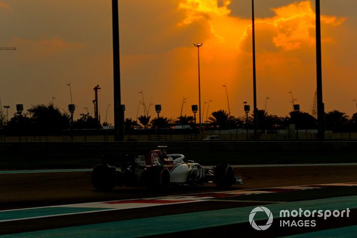Kimi Raikkonen, Sauber C37  Jean Petin 