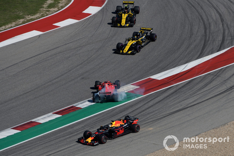GP Amerika Serikat: Melintir setelah kontak dengan Daniel Ricciardo