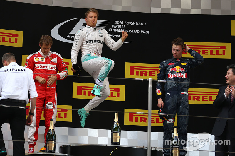 Podium: winnaar Nico Rosberg, Mercedes AMG F1 Team, tweede Sebastian Vettel, Ferrari, derde Daniil K