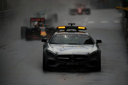 Даніель Ріккардо, Red Bull Racing RB12 їде першим позаду машини безпеки FIA