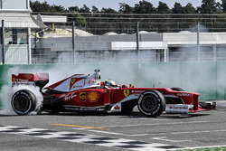 Себастьян Феттель, Scuderia Ferrari, вітає фанатів