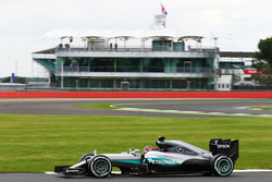 Тест-пілот Mercedes AMG F1 W07 Hybrid Естебан Окон